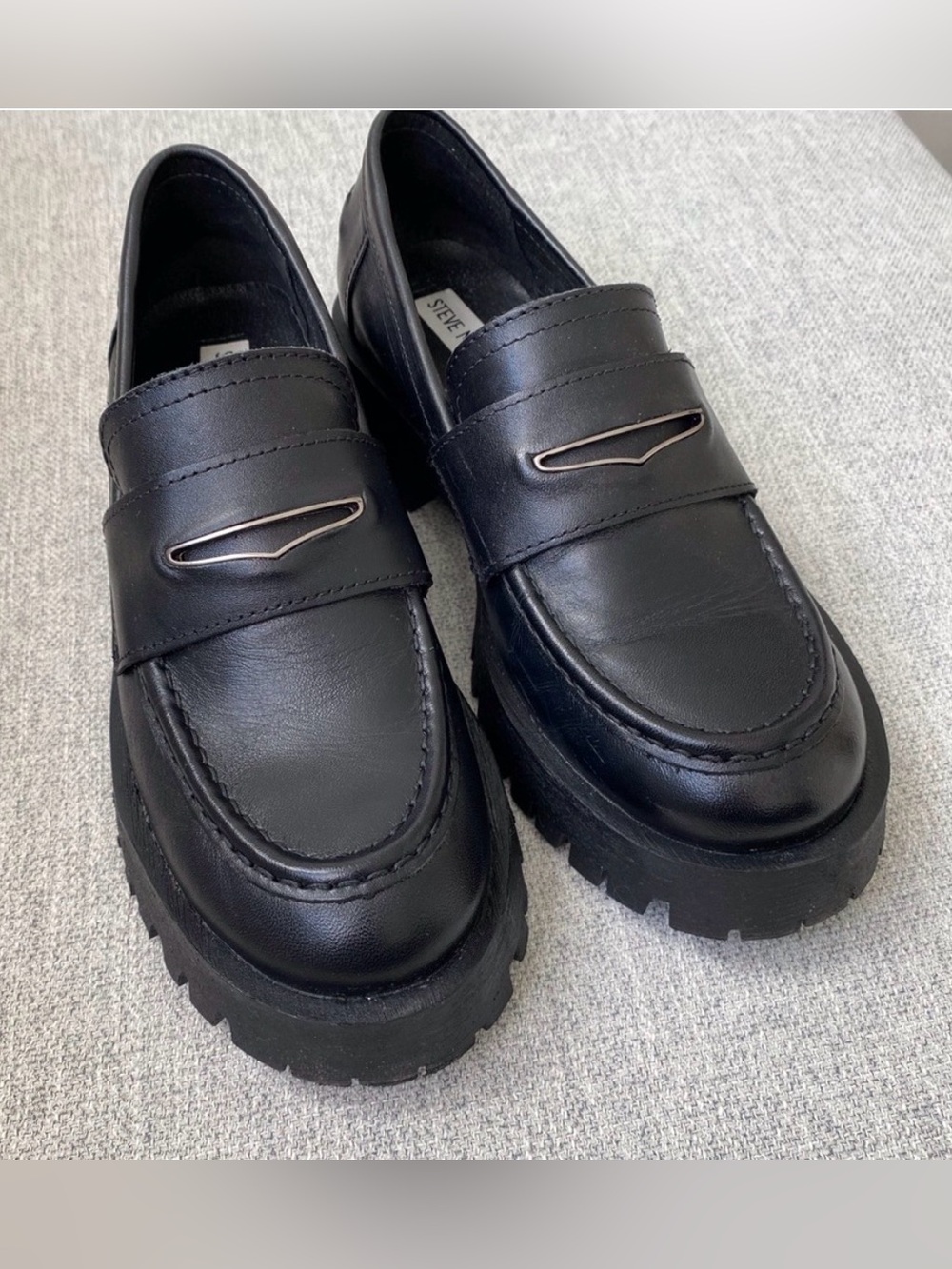 Steve Madden Black Leather Lug-Sole Penny Loafers 8.5 EUC